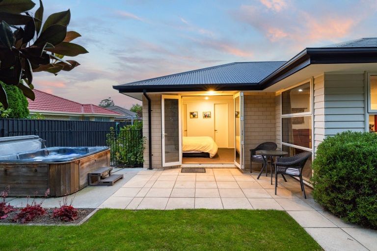 Photo of property in 11 Breton Close, Northwood, Christchurch, 8051