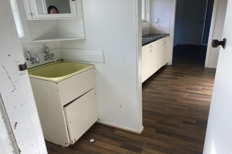 Photo of property in 2/51 Jillteresa Crescent, Half Moon Bay, Auckland, 2012