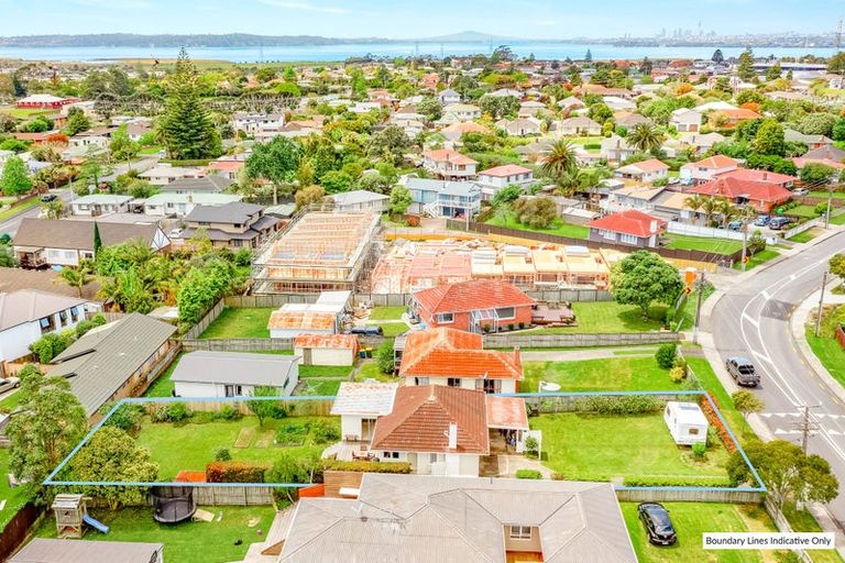 Photo of property in 31 Vodanovich Road, Te Atatu South, Auckland, 0610