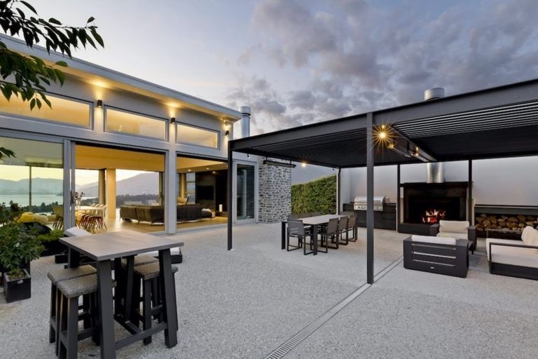 Photo of property in 9 Garland Terrace, Kelvin Heights, Queenstown, 9300