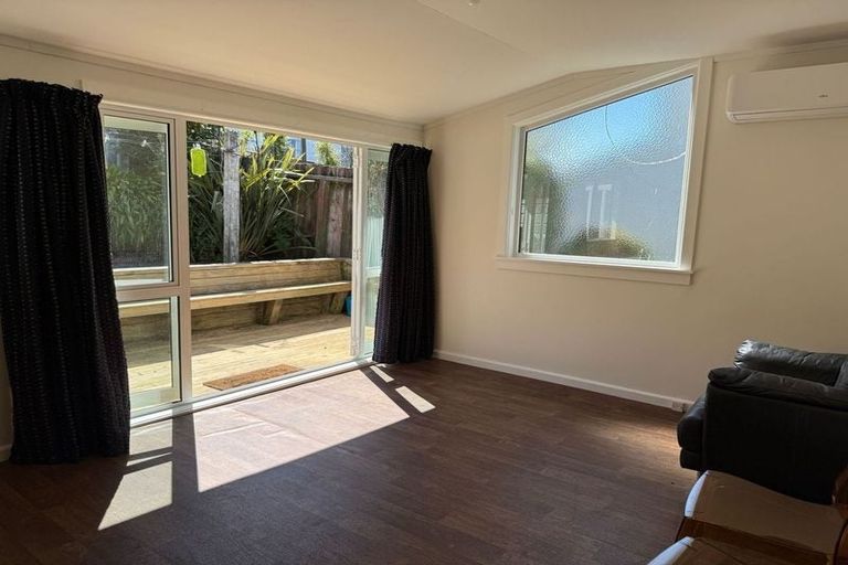 Photo of property in 37 Ara Paiwhenua, Tawa, Wellington, 5028