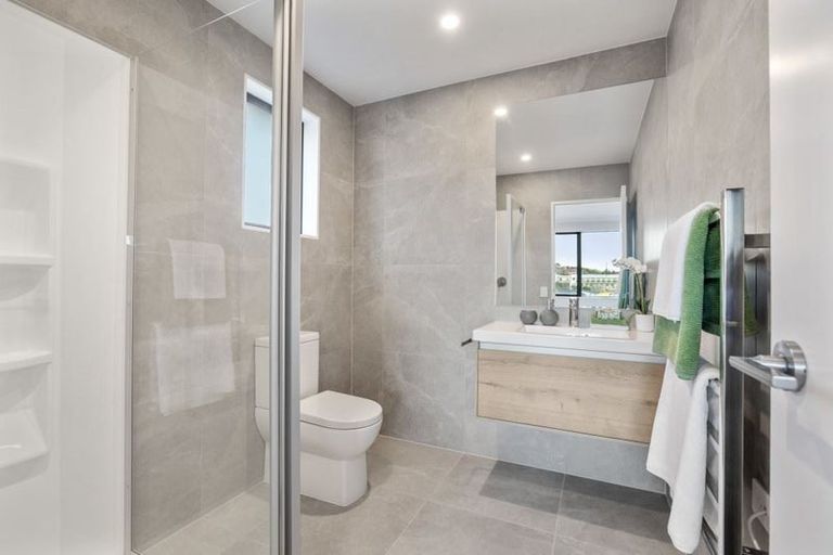 Photo of property in 22 Symes Drive, Red Beach, 0932