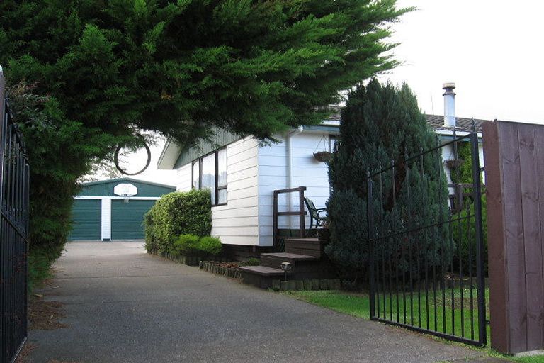 Photo of property in 2 Harding Place, Feilding, 4702