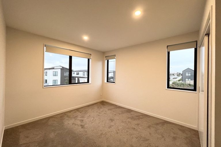 Photo of property in 15 Tahingamanu Road, Hobsonville, Auckland, 0616