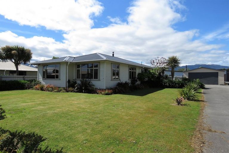 Photo of property in 32 Brougham Street, Westport, 7825