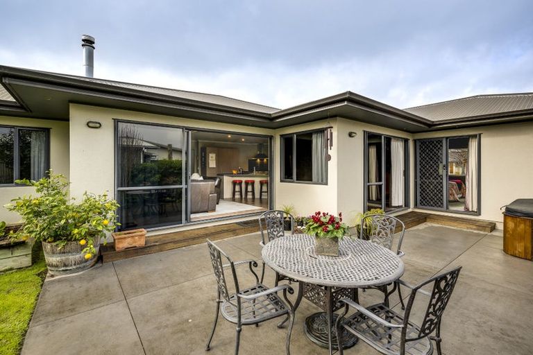 Photo of property in 17 Newbury Place, Taradale, Napier, 4112