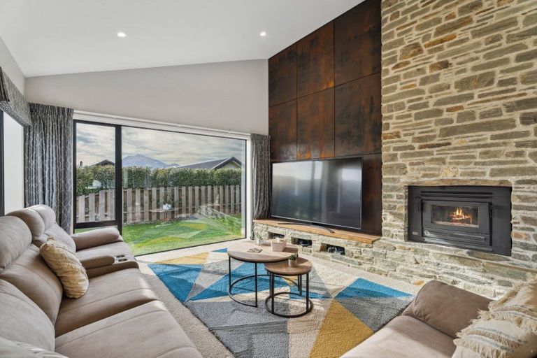 Photo of property in 32 Mount Nicholas Avenue, Wanaka, 9305