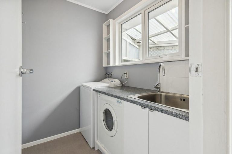 Photo of property in 3 Kahikatea Grove, Paparangi, Wellington, 6037