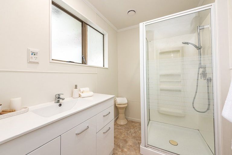 Photo of property in 2 Parkes Avenue, Saint Johns Hill, Whanganui, 4501
