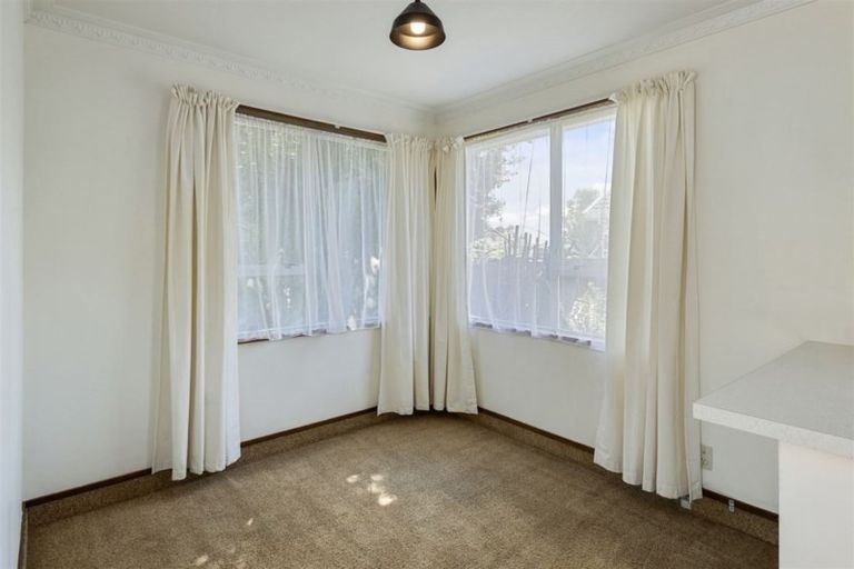 Photo of property in 43 Malabar Crescent, Broomfield, Christchurch, 8042