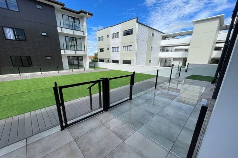 Photo of property in 19/11 Carlos Drive, Flat Bush, Auckland, 2016