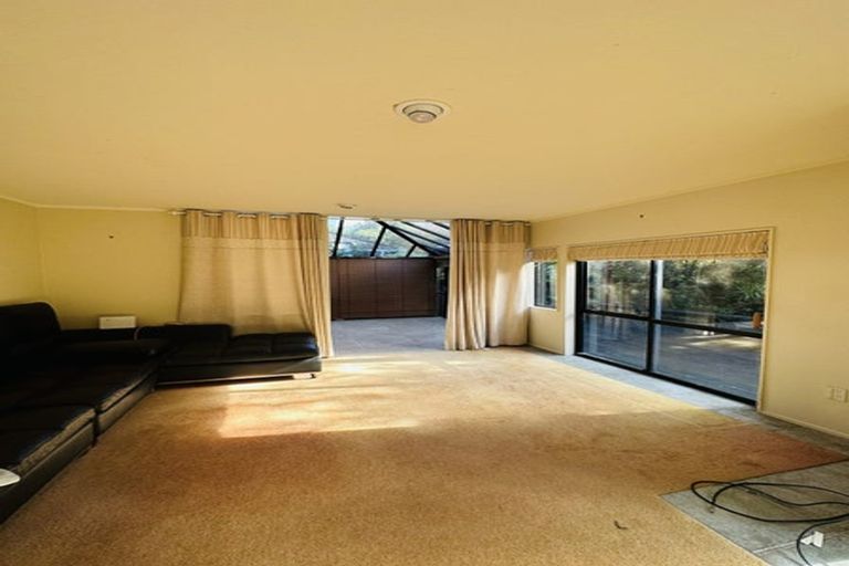 Photo of property in 2/32 Centorian Drive, Windsor Park, Auckland, 0632