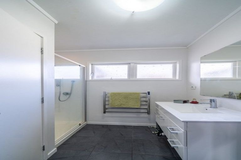 Photo of property in 1/8 Waikaremoana Place, Pakuranga Heights, Auckland, 2010