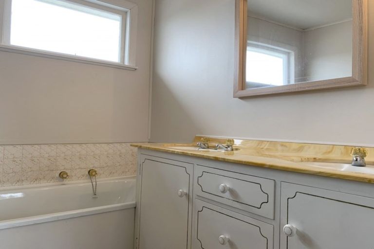 Photo of property in 1 Jull Crescent, Waipukurau, 4200