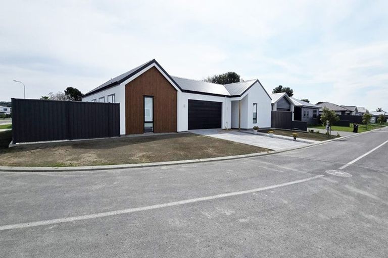 Photo of property in 7 George Yee Place, Taradale, 4112