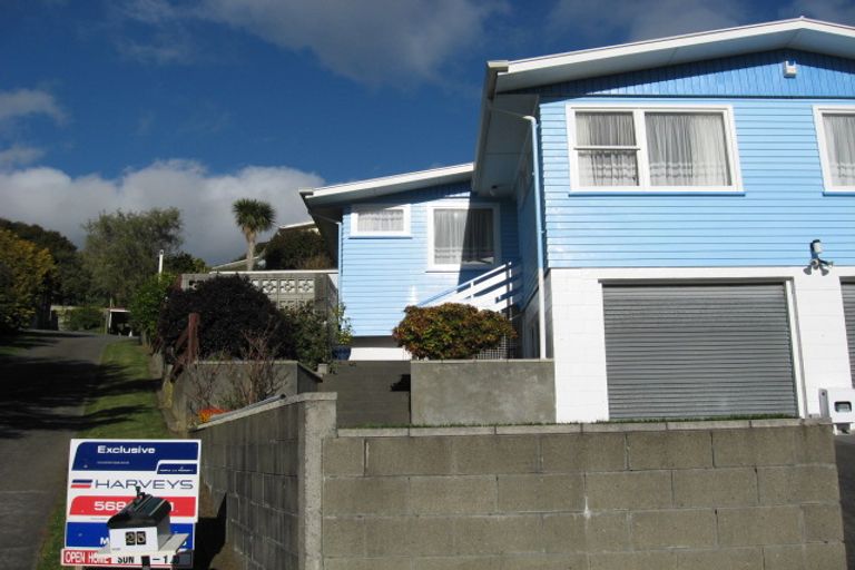 Photo of property in 25 Holland Street, Wainuiomata, Lower Hutt, 5014