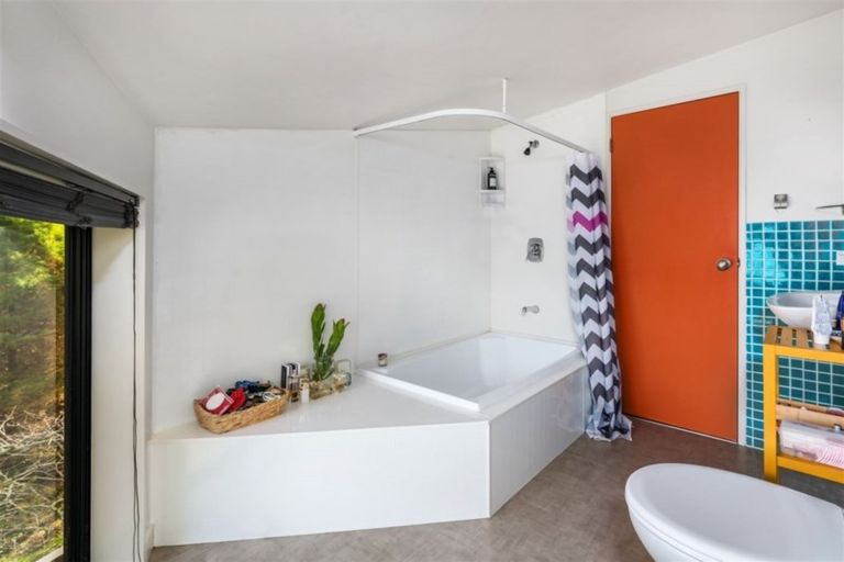 Photo of property in 69 Paturoa Road, Titirangi, Auckland, 0604