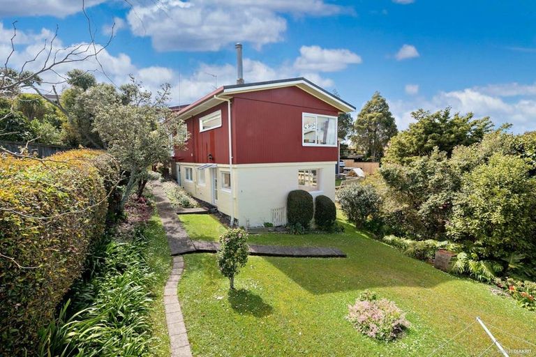 Photo of property in 35 Montgomery Avenue, Rothesay Bay, Auckland, 0630