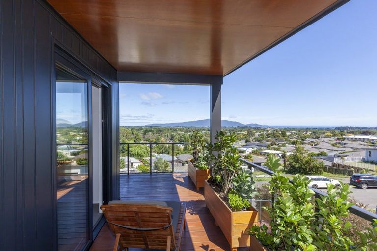 Photo of property in 101 Kakariki Grove, Waikanae, 5036