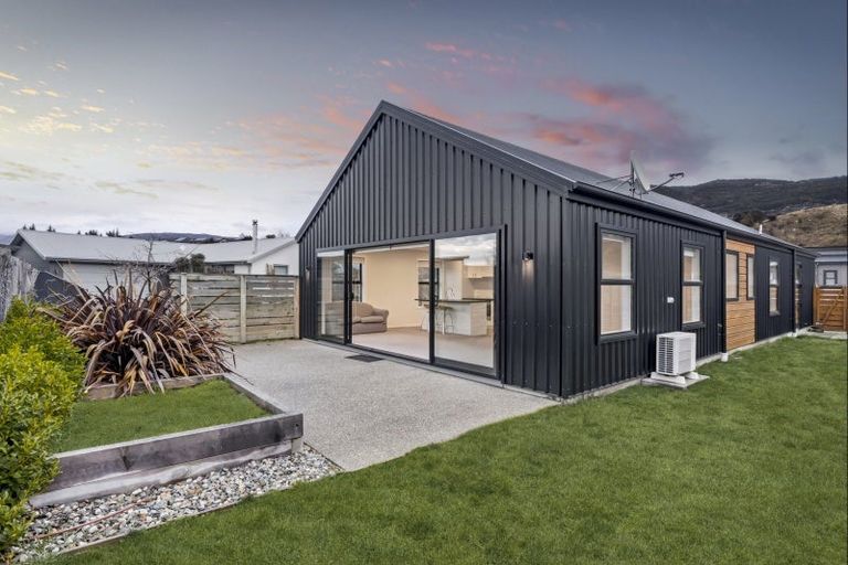 Photo of property in 46 Marbleleaf Lane, Albert Town, Wanaka, 9305