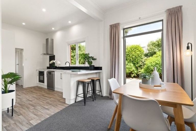 Photo of property in 33 Beach Street, Saint Clair, Dunedin, 9012