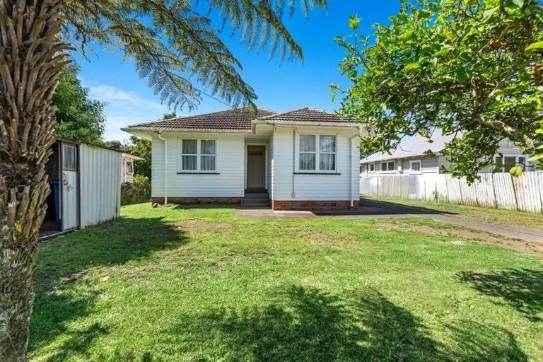 Photo of property in 62 Waipani Road, Te Atatu Peninsula, Auckland, 0610