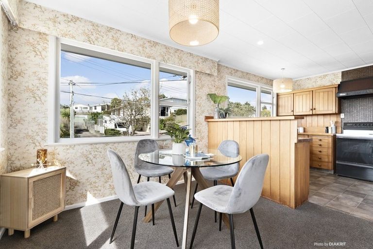 Photo of property in 6 Trebann Street, Paparangi, Wellington, 6037