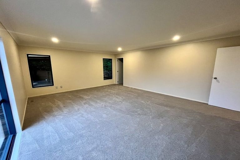 Photo of property in 5 Maidstone Place, Oteha, Auckland, 0632