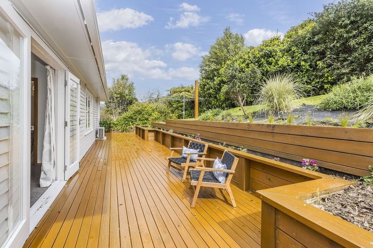 Photo of property in 9 Lane Crescent, Tawa, Wellington, 5028