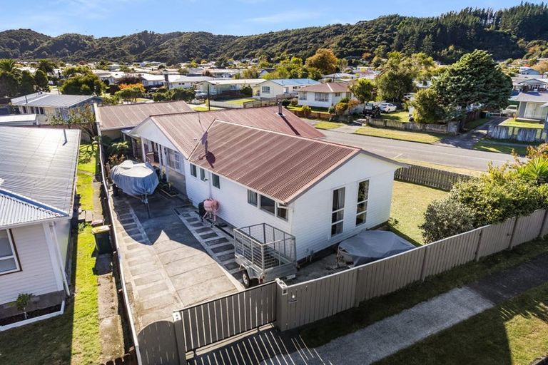 Photo of property in 2 Kawatiri Grove, Wainuiomata, Lower Hutt, 5014