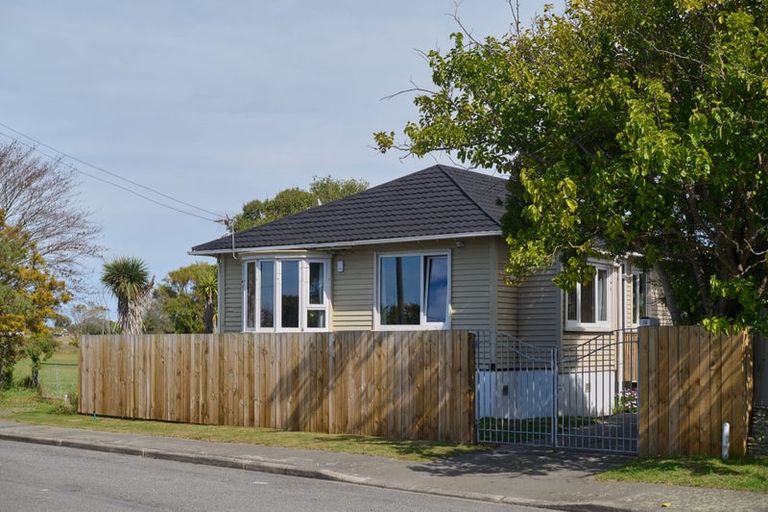Photo of property in 18 Pratt Street, New Brighton, Christchurch, 8083