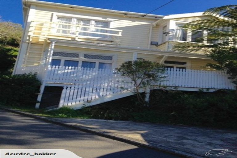 Photo of property in 2 Kopiko Way, Brooklyn, Wellington, 6021