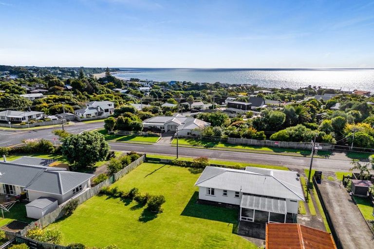 Photo of property in 6 Mace Terrace, Oakura, 4314