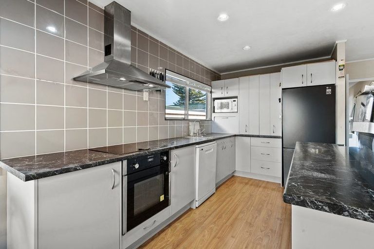 Photo of property in 2/114 Clevedon Road, Papakura, 2110
