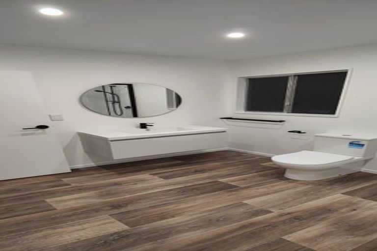 Photo of property in 4f2 Glanmire Road, Newlands, Wellington, 6037