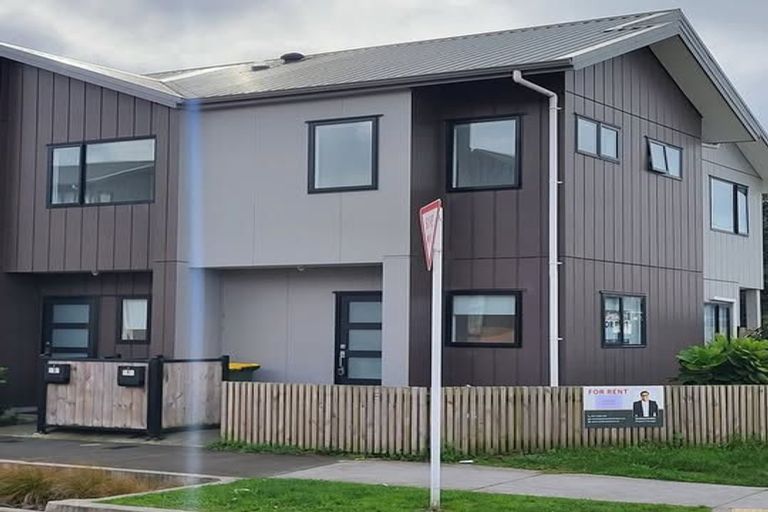 Photo of property in 1 Eileen Newey Place, Henderson, Auckland, 0612