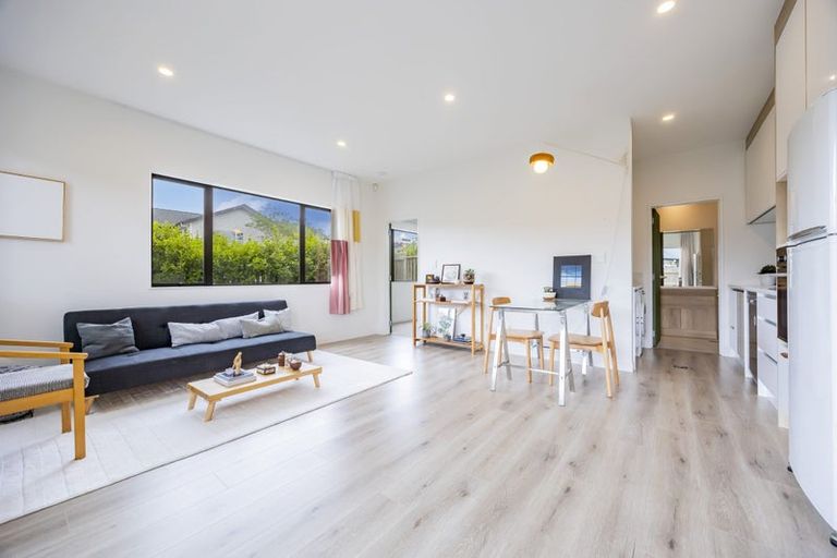 Photo of property in 1 Papa Orchard Drive, Kumeu, 0810