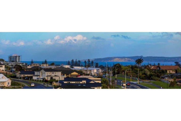 Photo of property in 113 Godfrey Drive, Orewa, 0931