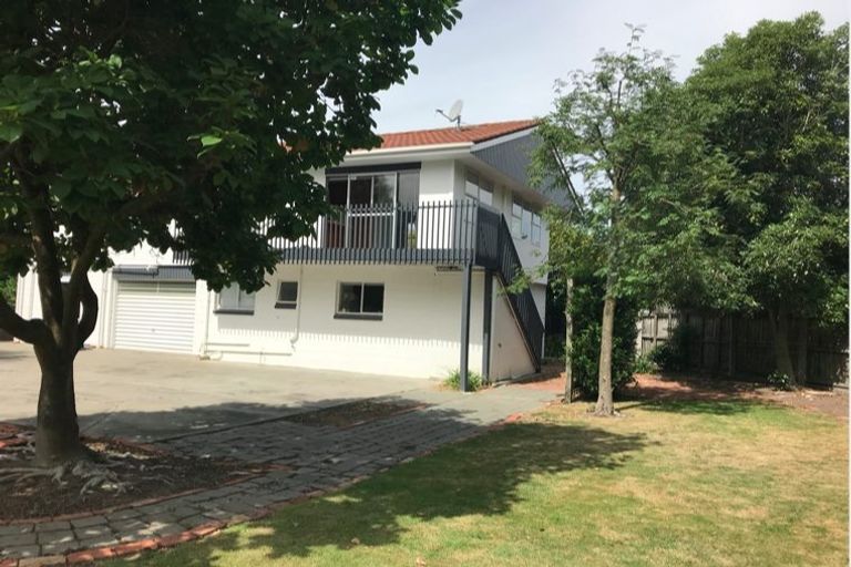 Photo of property in 12 Moorpark Place, Ilam, Christchurch, 8041