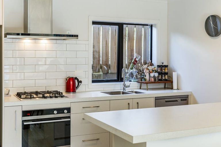 Photo of property in 9u7 Surrey Street, Tawa, Wellington, 5028