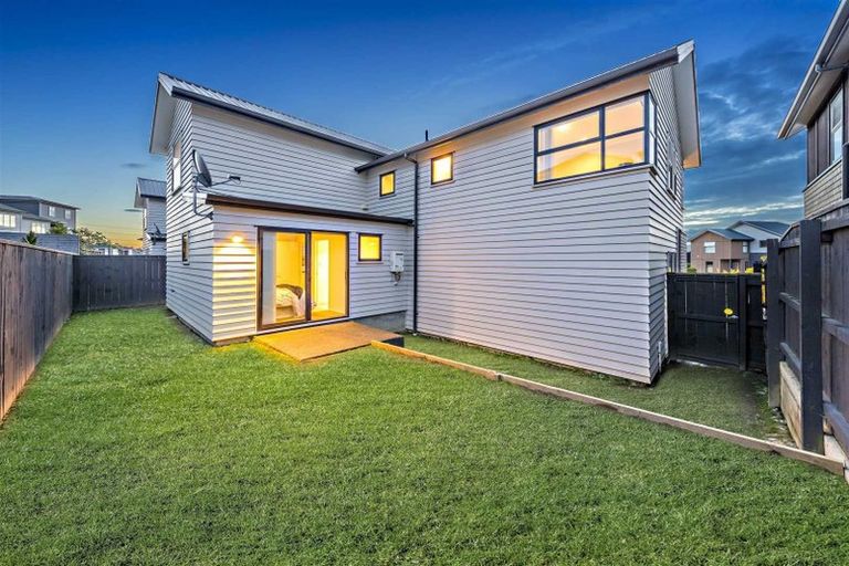 Photo of property in 16 Hirimate Place, Flat Bush, Auckland, 2019