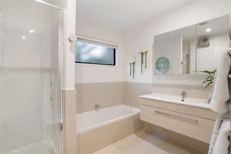 Photo of property in 1/16 Manutara Avenue, Forrest Hill, Auckland, 0620