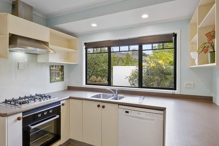 Photo of property in 6 Pararewa Drive, Whalers Gate, New Plymouth, 4310