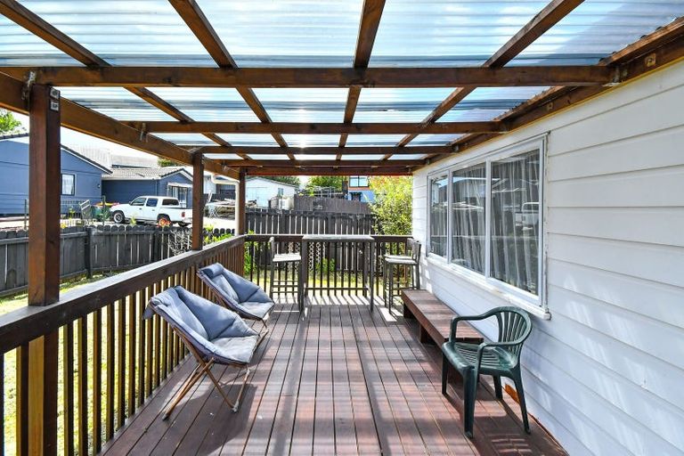 Photo of property in 1/11 Kirklow Place, Goodwood Heights, Auckland, 2105