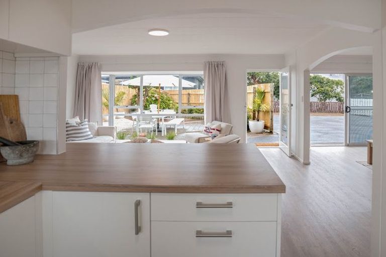 Photo of property in 3/83 Centreway Road, Orewa, 0931