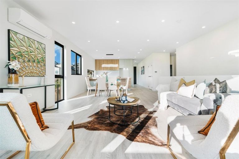 Photo of property in 22 Whakairo Crescent, Gulf Harbour, 0930