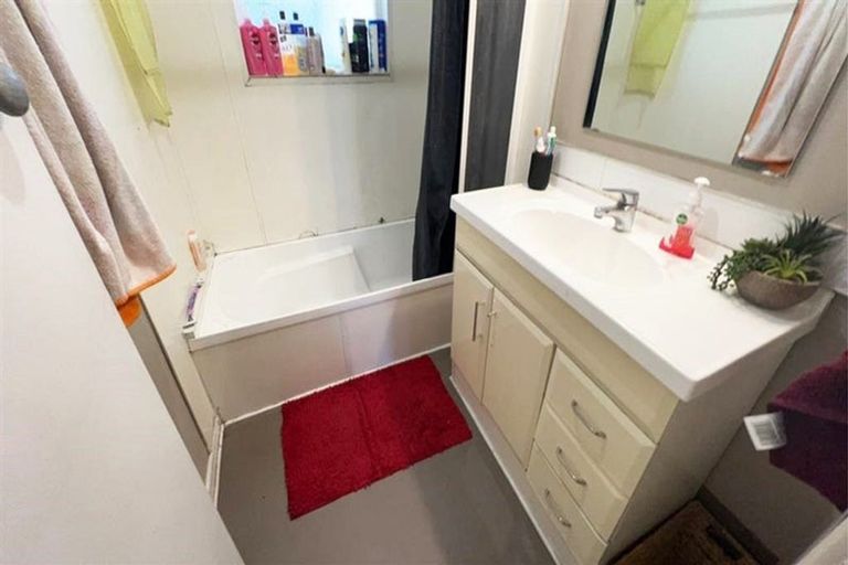 Photo of property in 33a Cambridge Terrace, Papatoetoe, Auckland, 2025