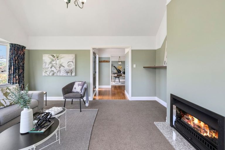Photo of property in 24 Saunders Close, Whitby, Porirua, 5024