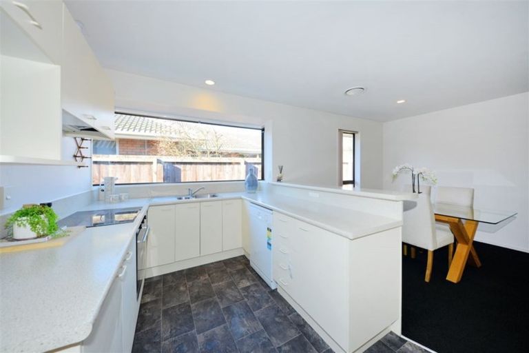 Photo of property in 10 Millcroft Place, Parklands, Christchurch, 8083