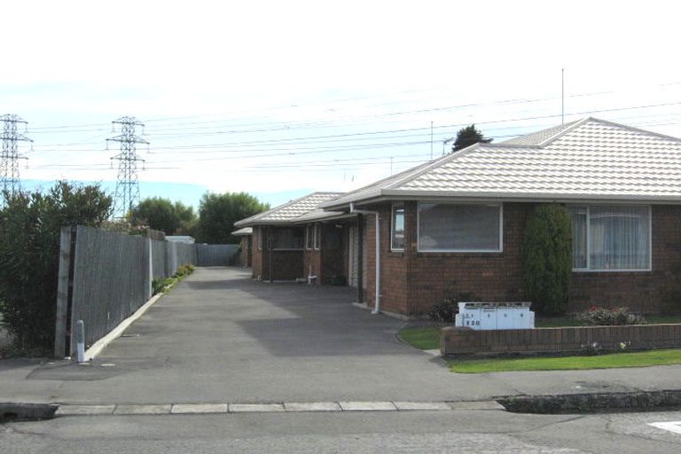 Photo of property in 3/120 Middlepark Road, Sockburn, Christchurch, 8042